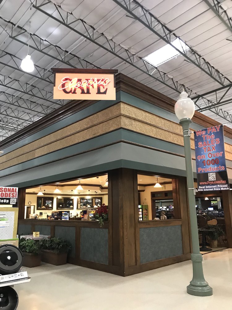 Cafe with streetlamp lighting fixtures