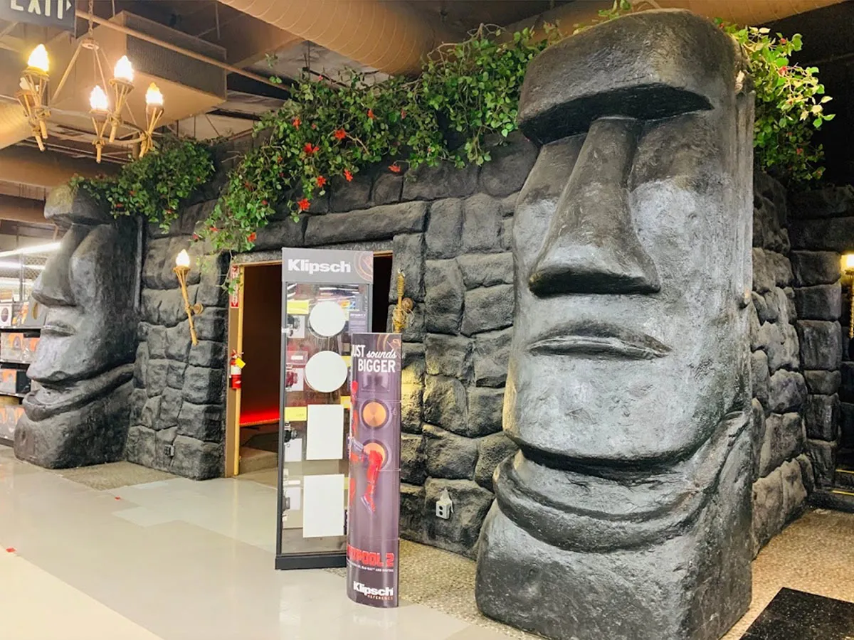 Two Moai flanking entrance to Presentation Room